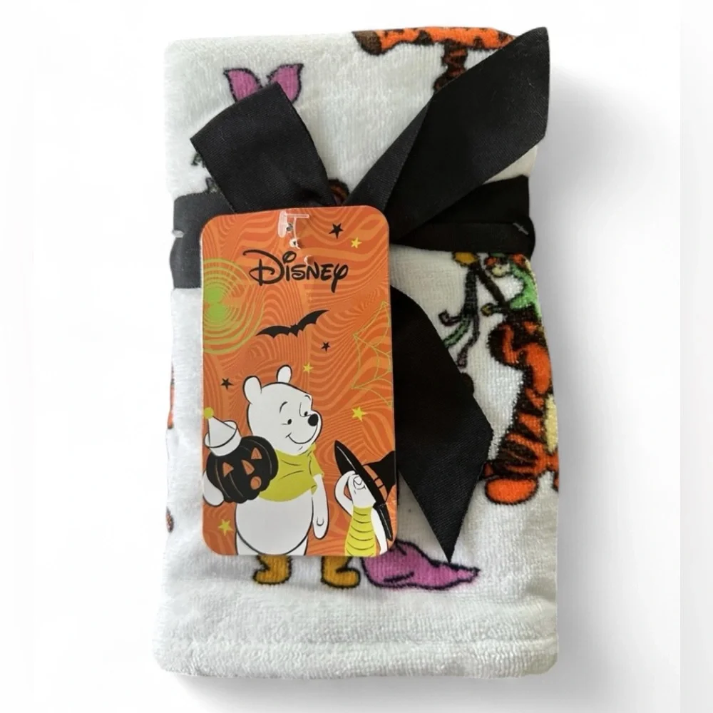 DISNEY Winnie The Pooh Tigger Halloween Hand Towels Set Of 2 New
